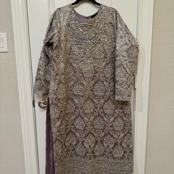 Lilac Silver tissue beauty with delicate embroidery - Picture 6 of 6